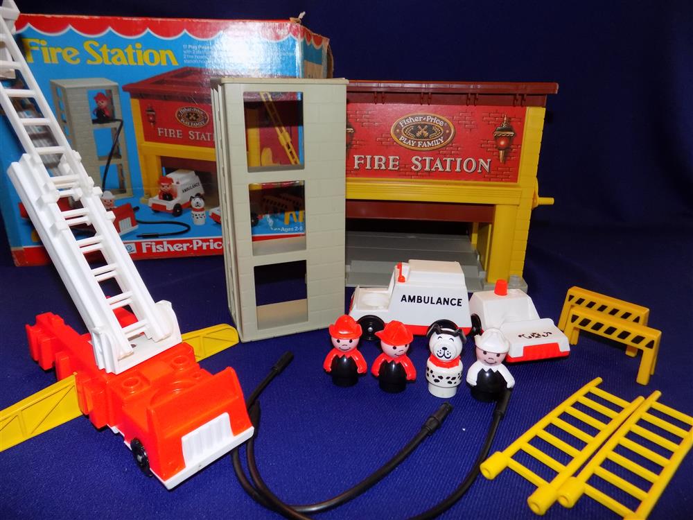 Fisher Price Little People Fire Station #928 Mint in Box  picture 23571