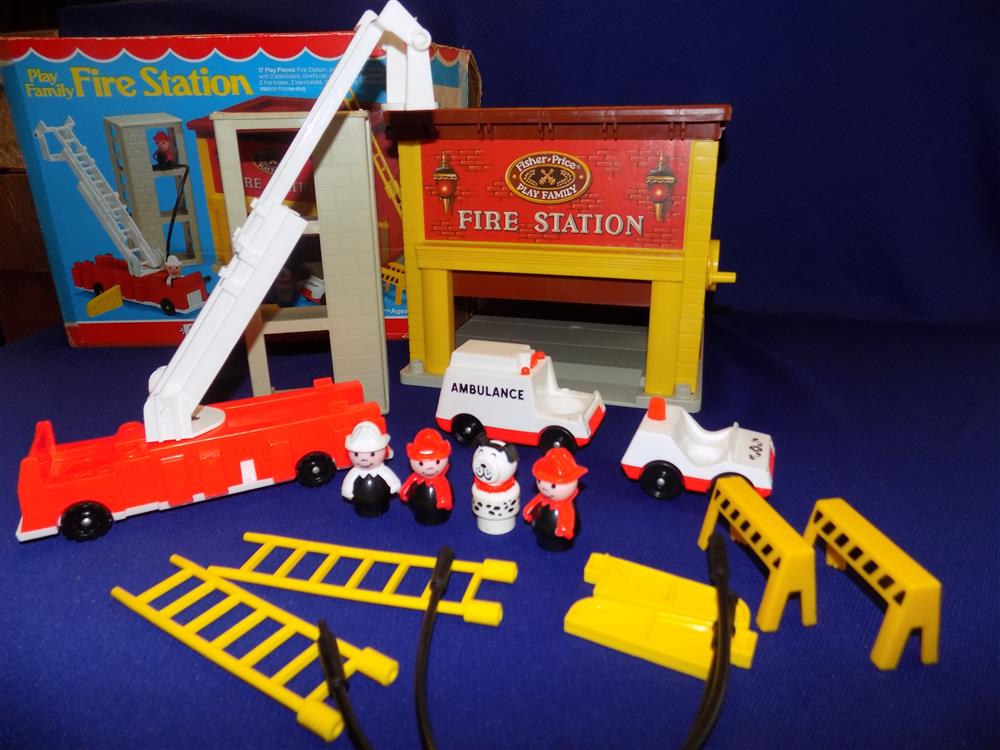 Fisher Price Little People Fire Station #928 Mint in Box  picture 23568