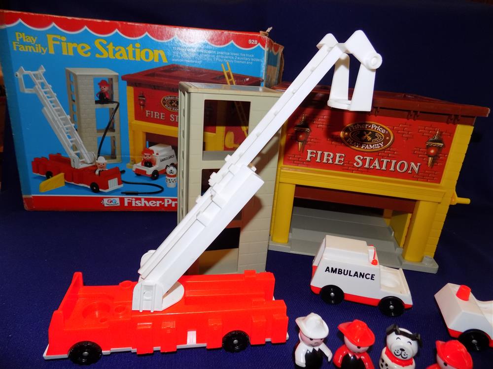 Fisher Price Little People Fire Station #928 Mint in Box  picture 23572