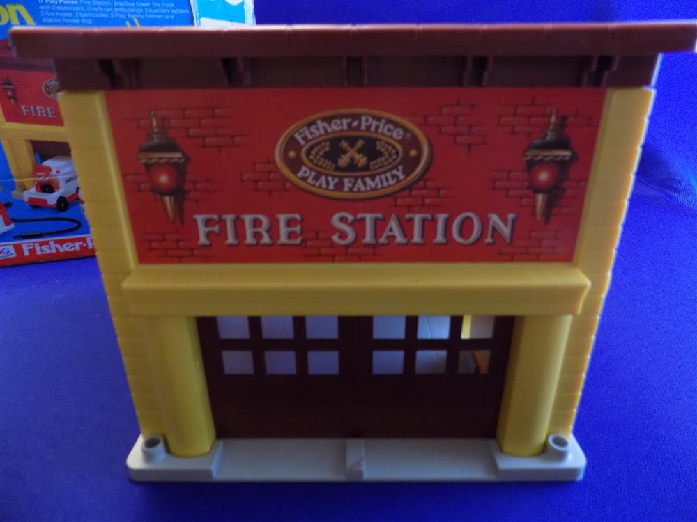 Fisher Price Little People Fire Station #928 Mint in Box  picture 23576