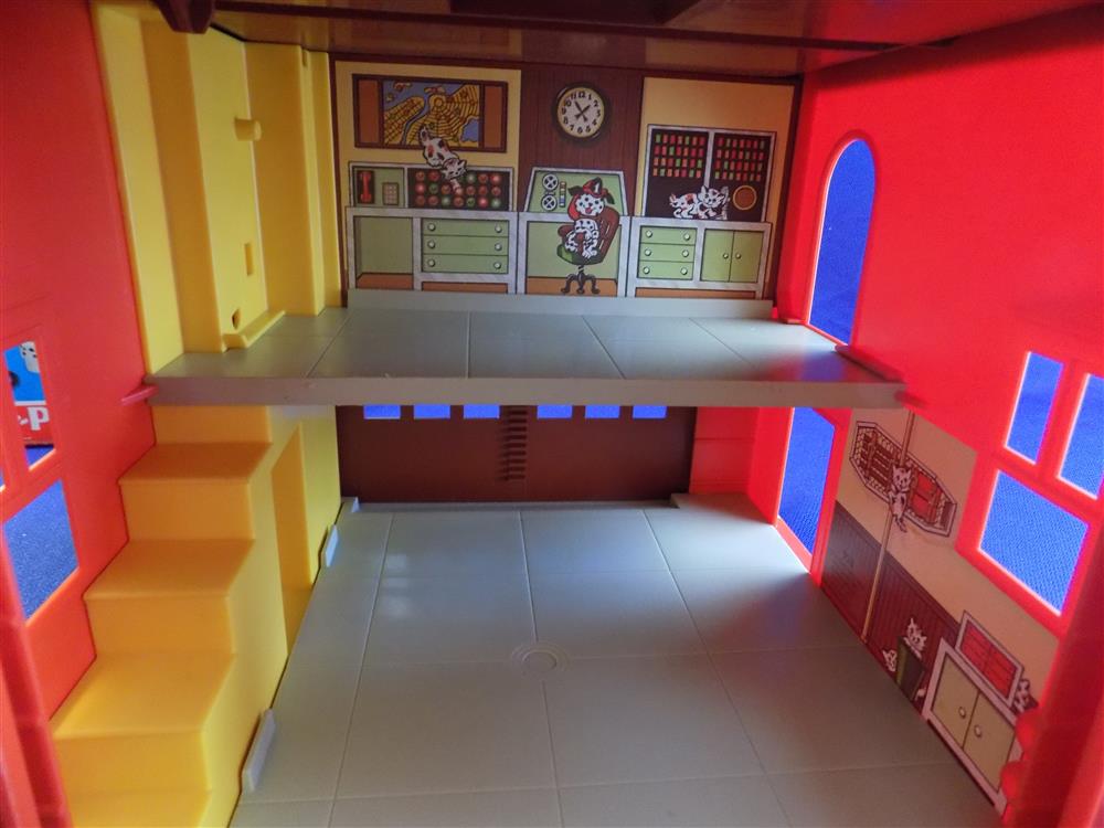 Fisher Price Little People Fire Station #928 Mint in Box  picture 23574