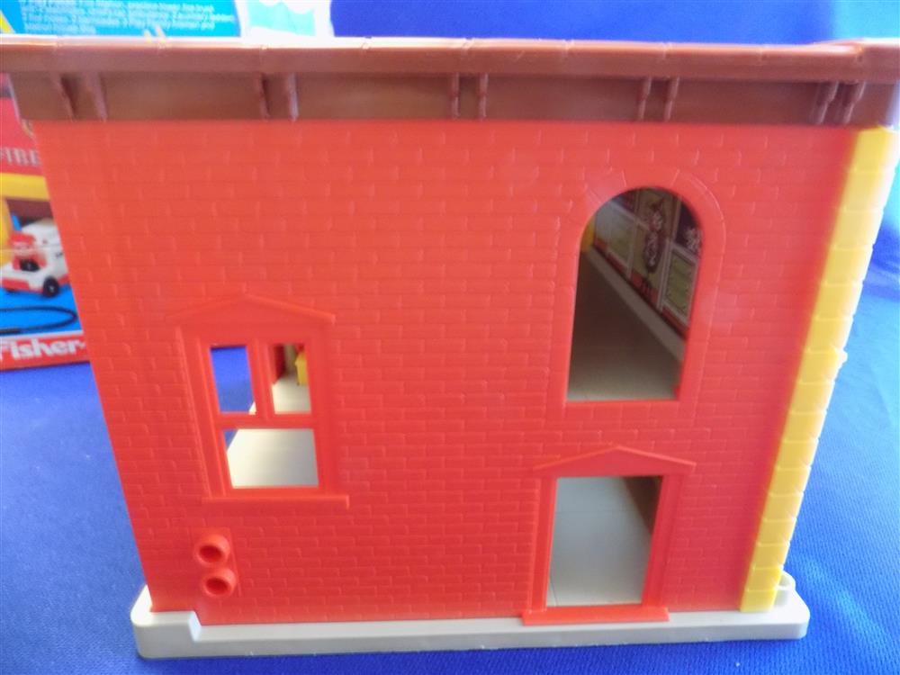 Fisher Price Little People Fire Station #928 Mint in Box  picture 23575