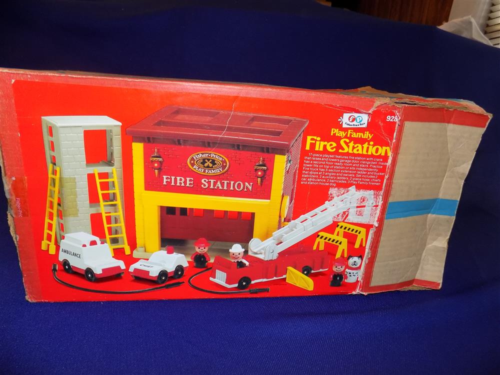 Fisher Price Little People Fire Station #928 Mint in Box  picture 23579