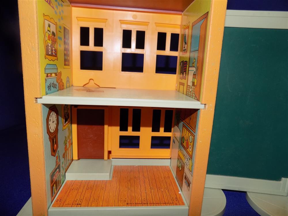 Fisher Price Little People Play Family Sesame Street Village #938 Complete set picture 15116