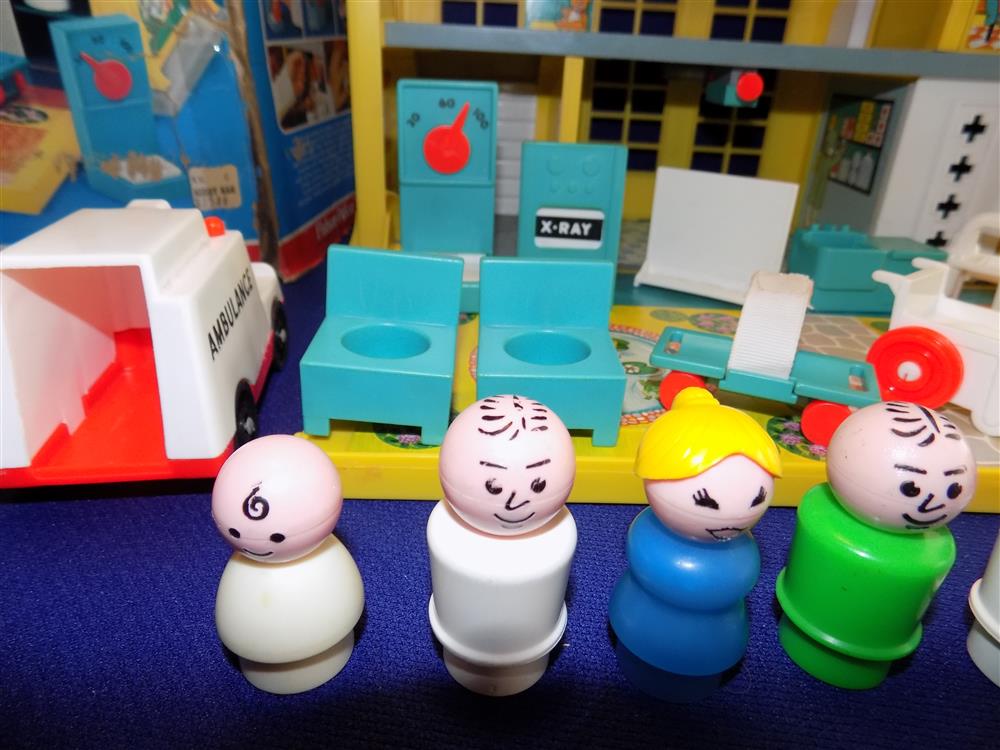 Fisher Price Little People Play Family Childrens Hospital #931 - Near Mint in Box picture 12059