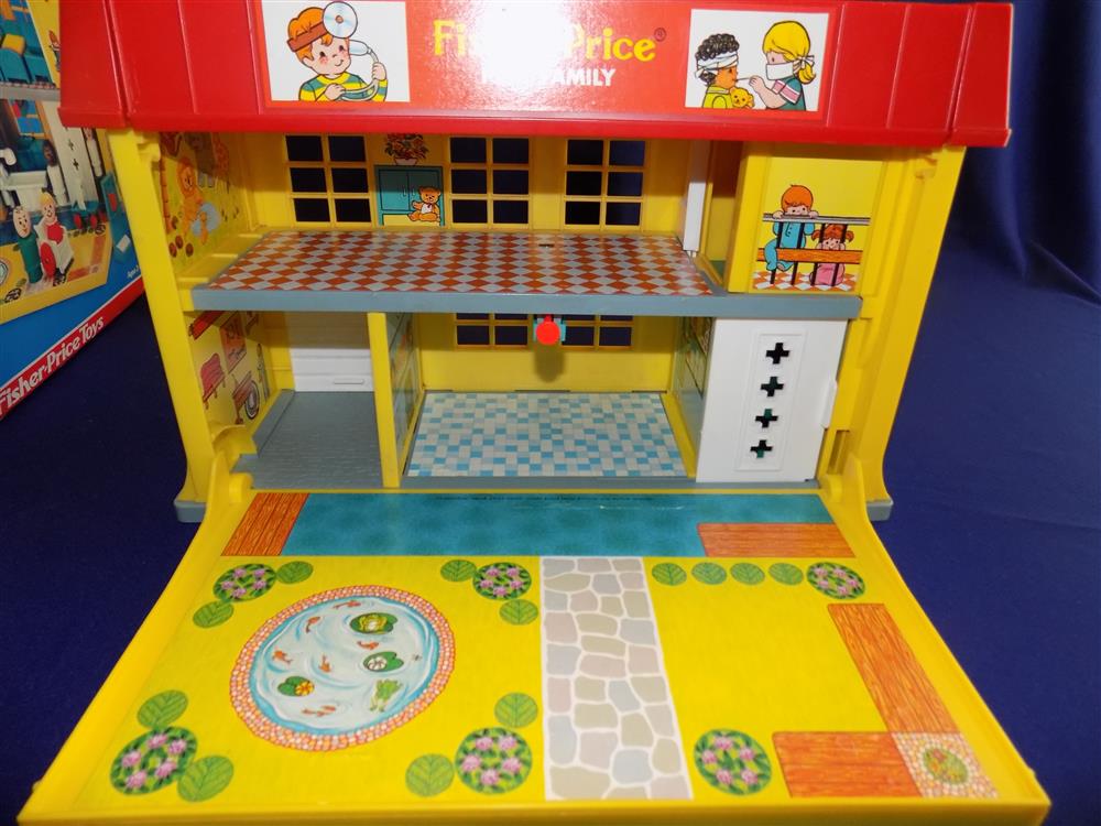 Fisher Price Little People Play Family Childrens Hospital #931 - Near Mint in Box picture 12060