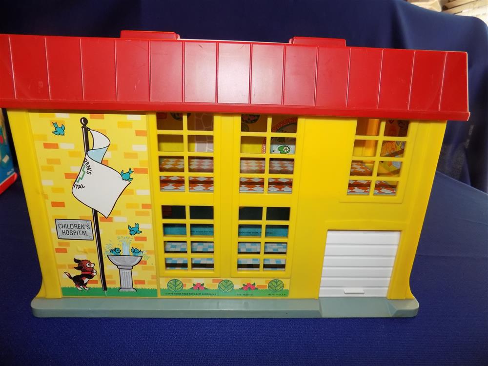 Fisher Price Little People Play Family Childrens Hospital #931 - Near Mint in Box picture 12063