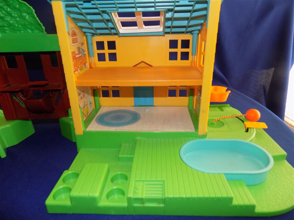 Fisher Price Little People #2551 Neighborhood House Set picture 15129