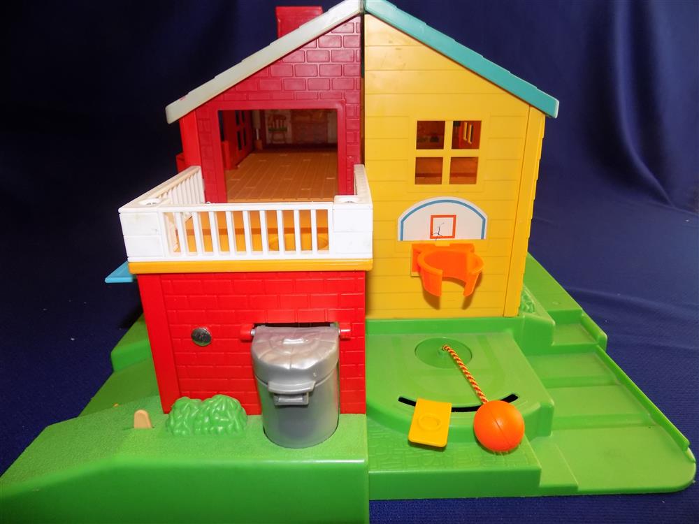 Fisher Price Little People #2551 Neighborhood House Set picture 15132