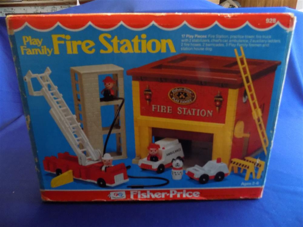 Fisher Price Little People Play Family Fire Station #928 Mint in box picture 15143