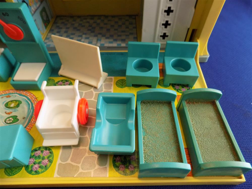 Fisher Price Little People Play Family Hospital #931 Complete picture 16157