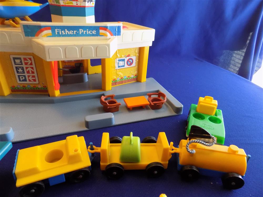 Fisher Price Little People Play Family Jetport #933 Vintage   picture 16196