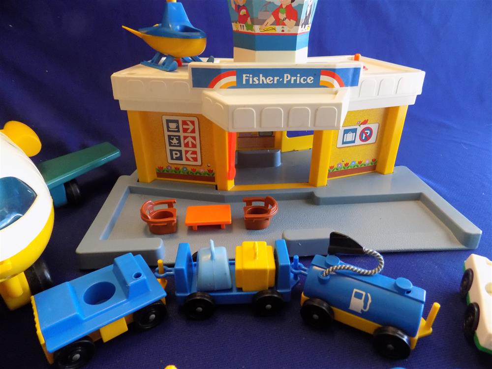 Fisher Price Little People Jetport Airport #933 Incomplete picture 13100