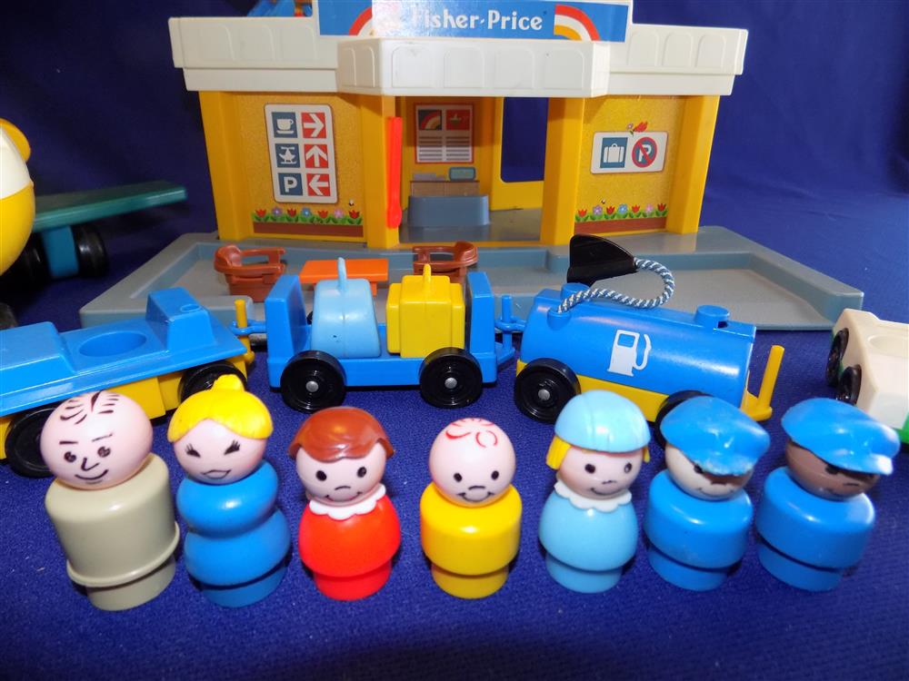 Fisher Price Little People Jetport Airport #933 Incomplete picture 13101