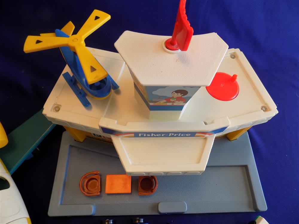 Fisher Price Little People Jetport Airport #933 Incomplete picture 13102