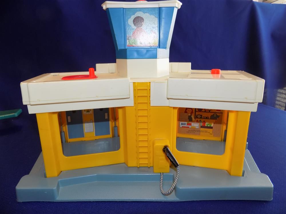 Fisher Price Little People Jetport Airport #933 Incomplete picture 13104