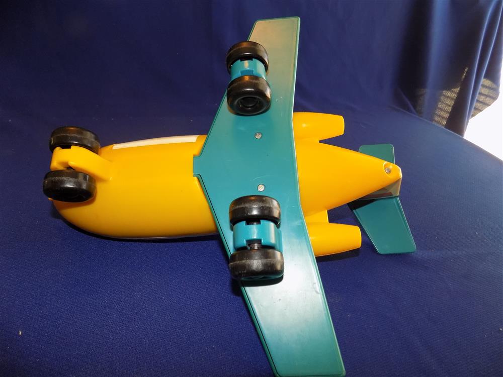 Fisher Price Little People Jetport Airport #933 Incomplete picture 13108