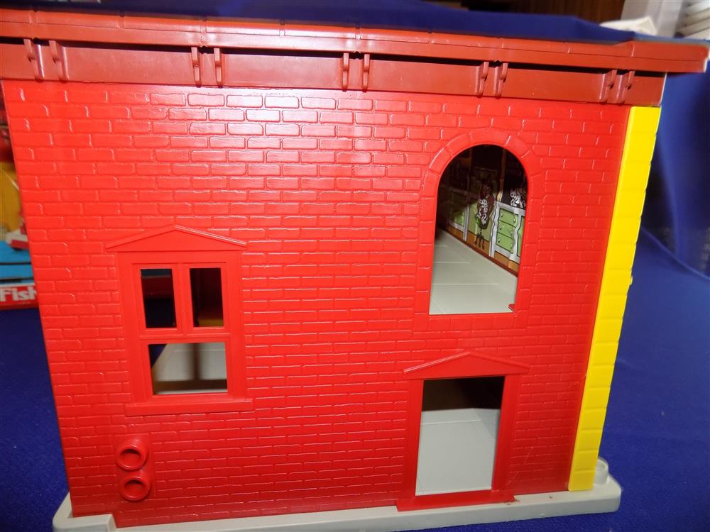 Fisher Price Little People Play Family Fire Station #928 complete in box picture 13117