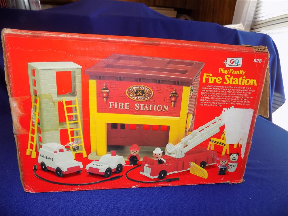 Fisher Price Little People Play Family Fire Station #928 complete in box picture 13121