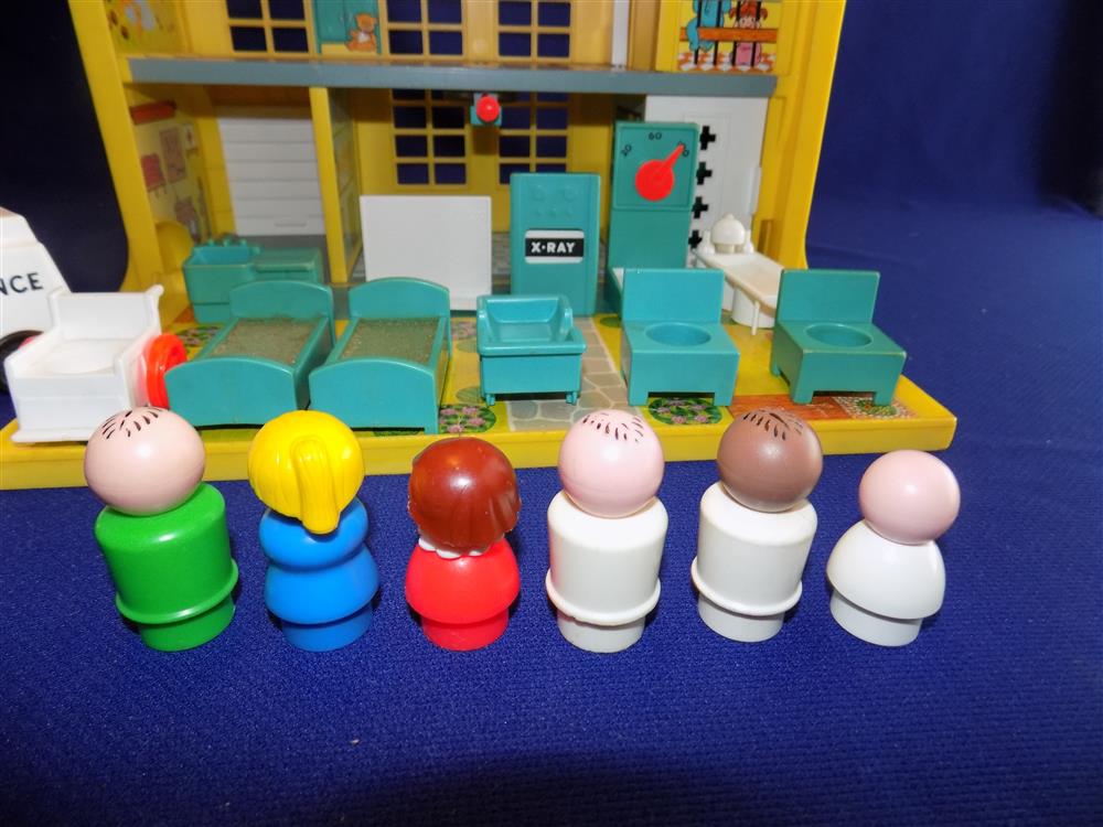 Fisher Price Little People Play Family Hospital #931 Incomplete picture 14113