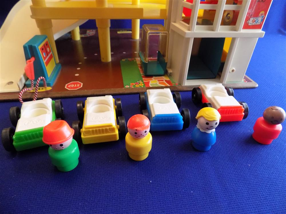 Fisher Price Little People Play Family Action Garage Station #930 picture 14119