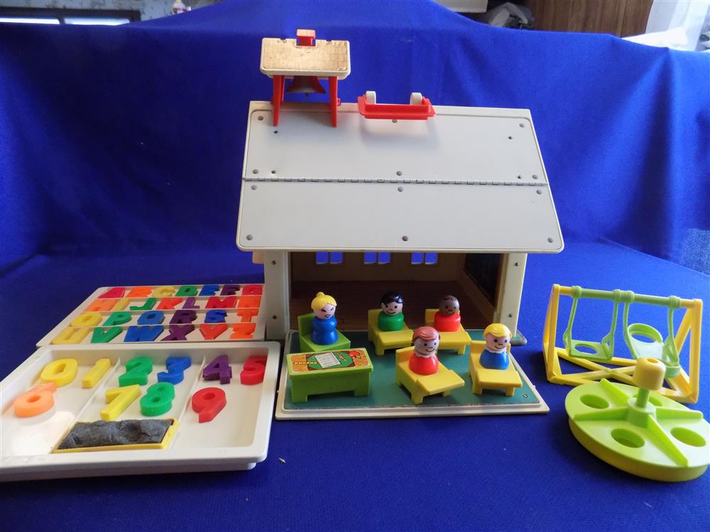 Fisher Price Little People School House #923 Nearly Complete picture 14126
