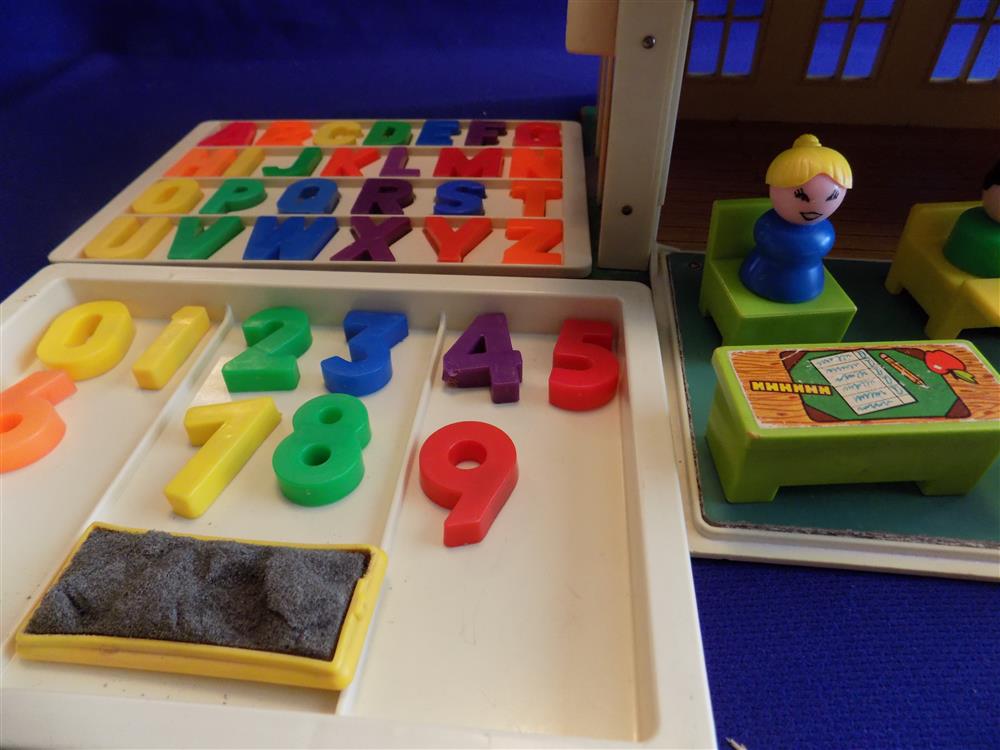 Fisher Price Little People School House #923 Nearly Complete picture 14128