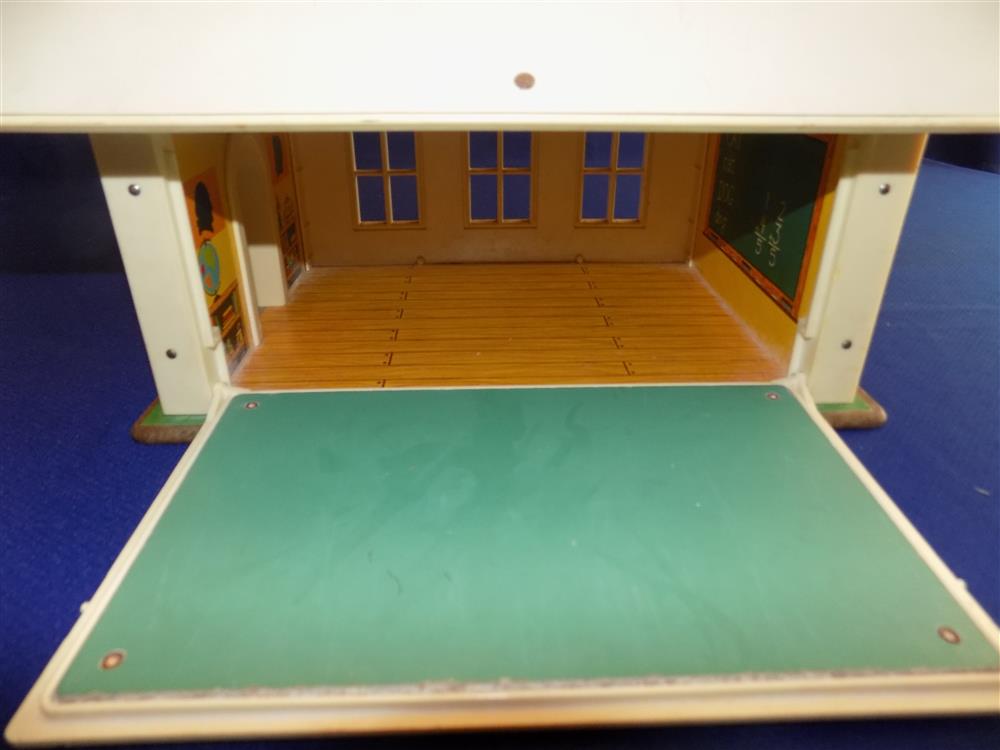 Fisher Price Little People School House #923 Nearly Complete picture 14129