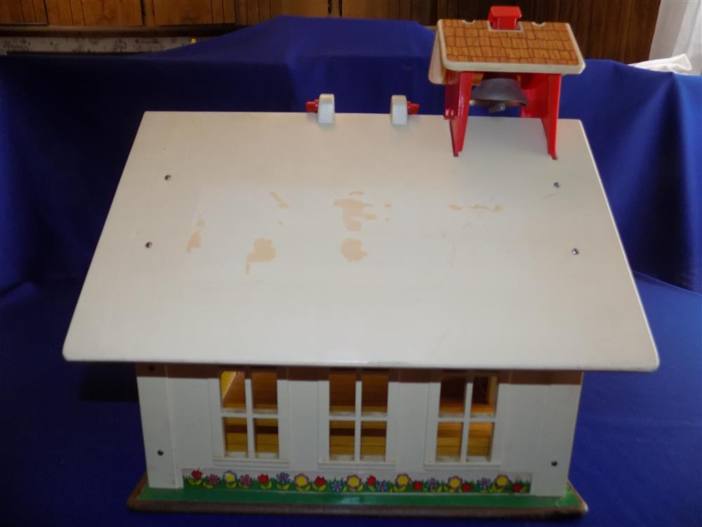 Fisher Price Little People School House #923 Nearly Complete picture 14131