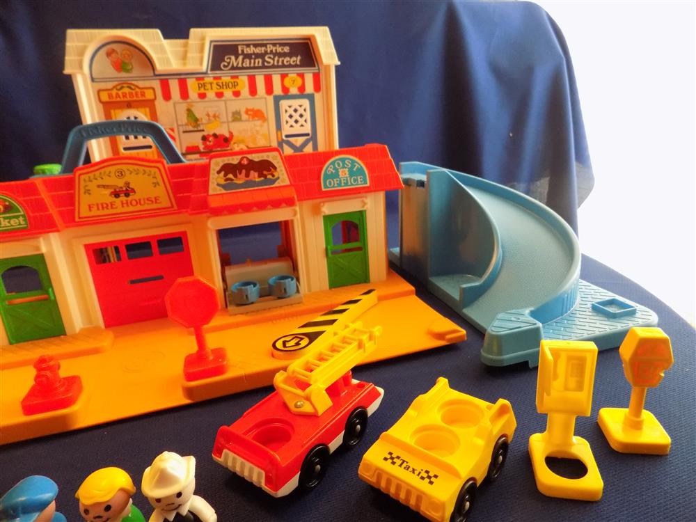 Fisher Price Little People Main Street Village #2500 Mint picture 16233