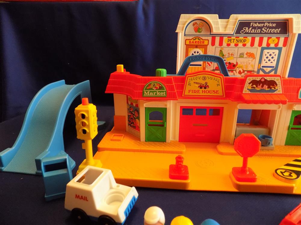Fisher Price Little People Main Street Village #2500 Mint picture 16234