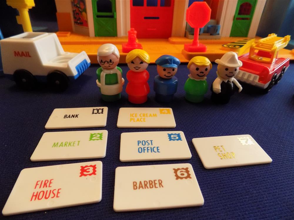 Fisher Price Little People Main Street Village #2500 Mint picture 16235