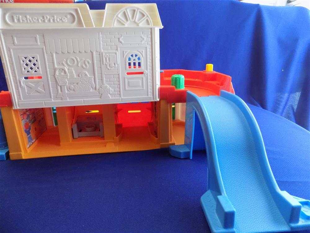Fisher Price Little People Main Street Village #2500 Mint picture 16257