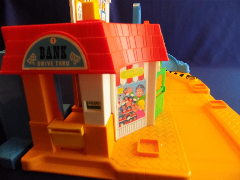 Fisher Price Little People Main Street Village #2500 Mint picture 16258