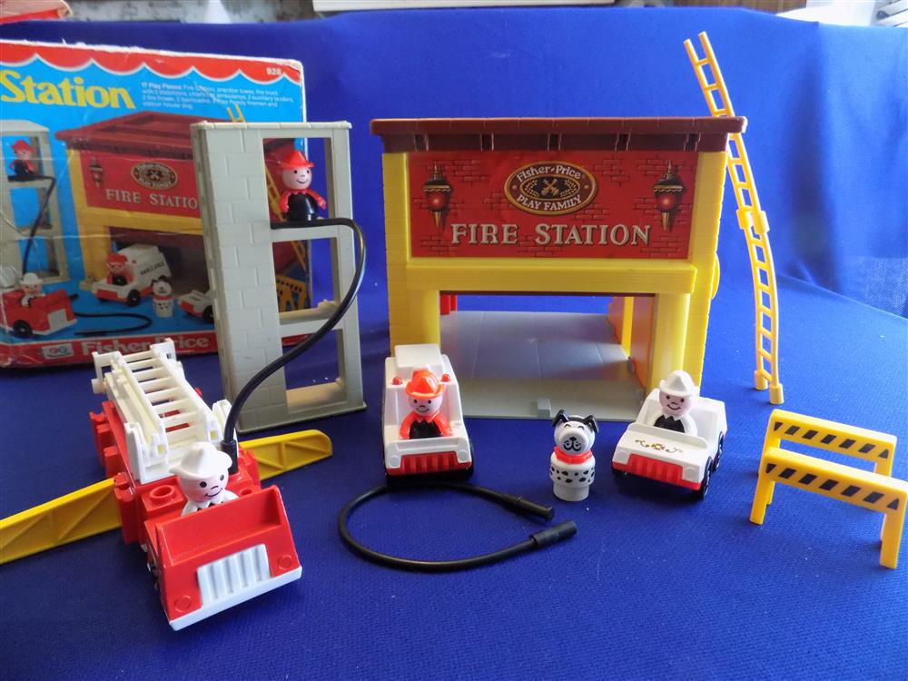 Fisher Price Little People Fire Station #928 Complete with box picture 16244