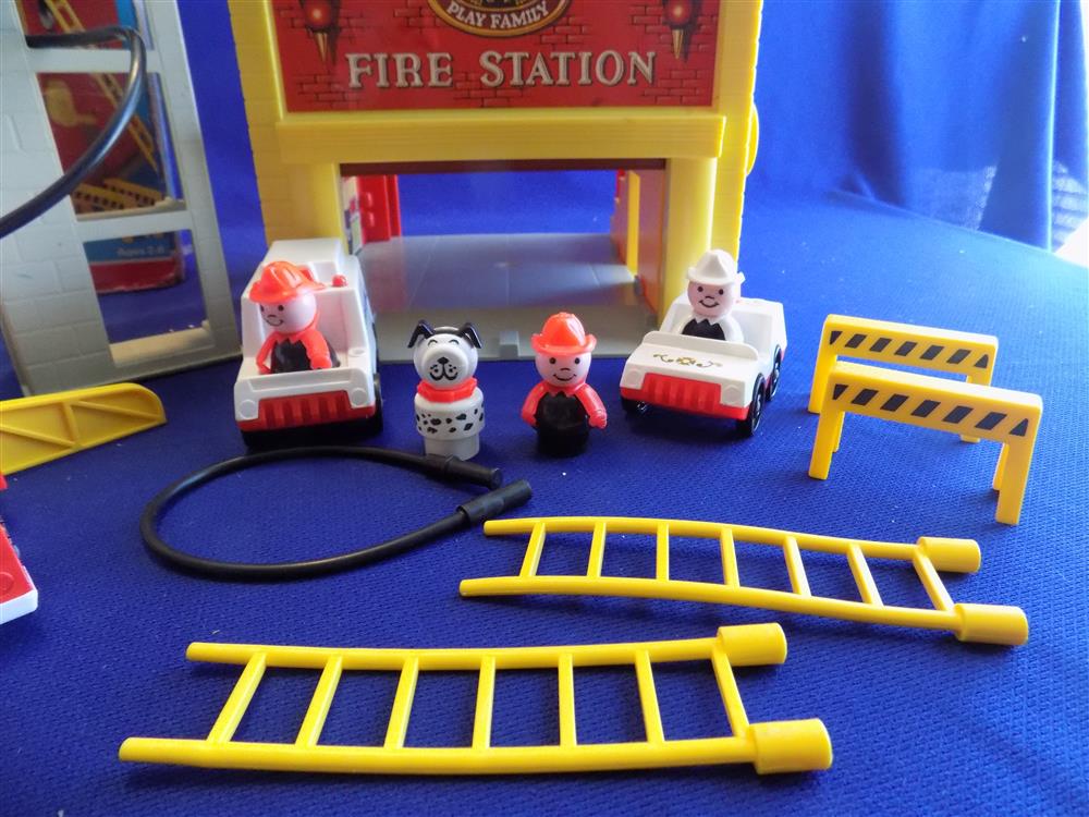 Fisher Price Little People Fire Station #928 Complete with box picture 16246
