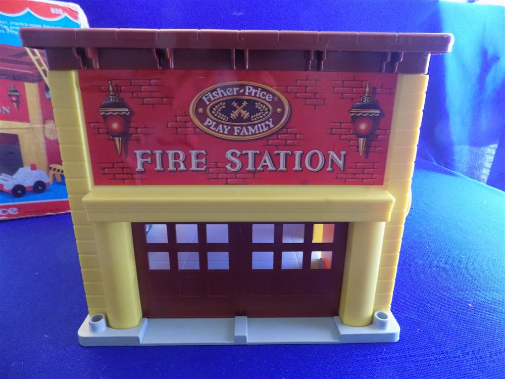 Fisher Price Little People Fire Station #928 Complete with box picture 16247