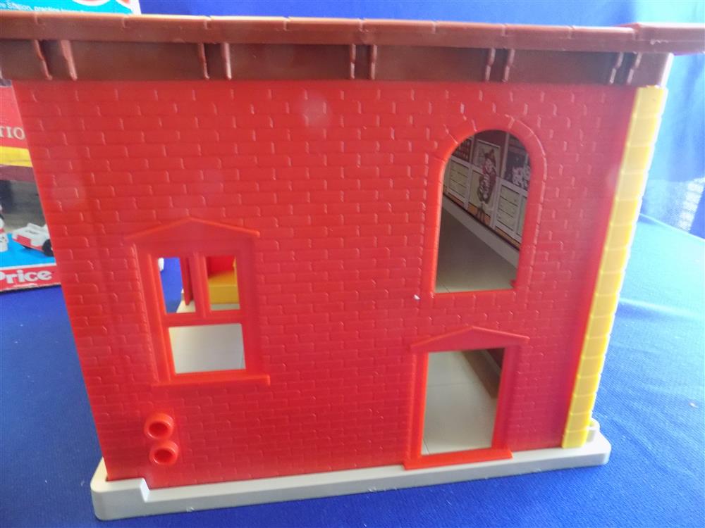 Fisher Price Little People Fire Station #928 Complete with box picture 16250