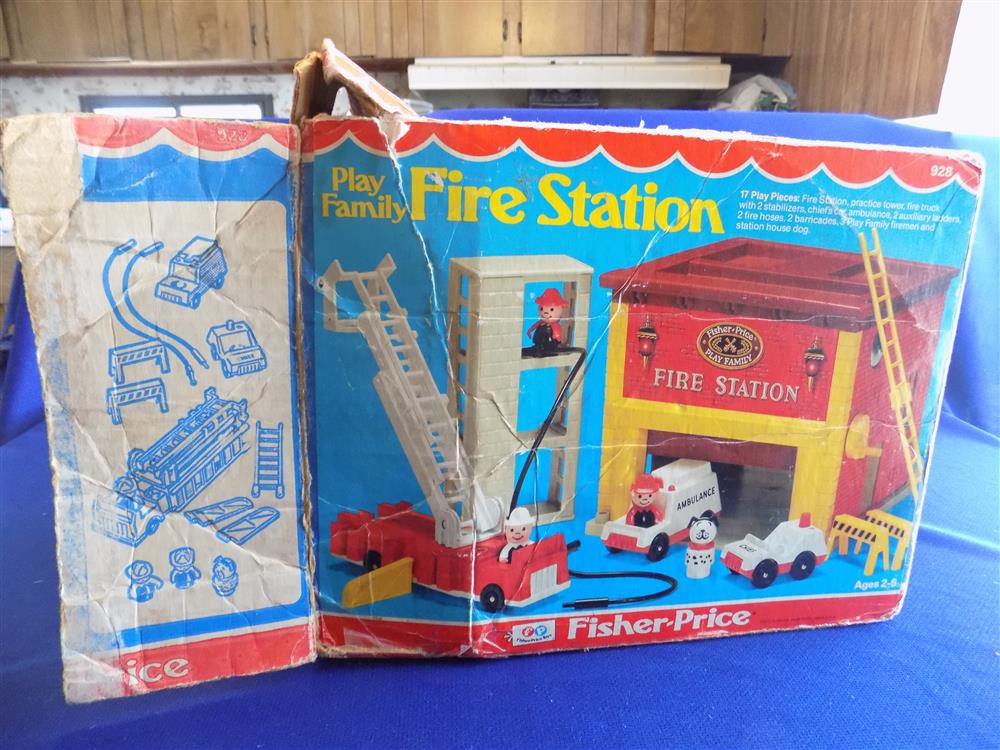 Fisher Price Little People Fire Station #928 Complete with box picture 16251