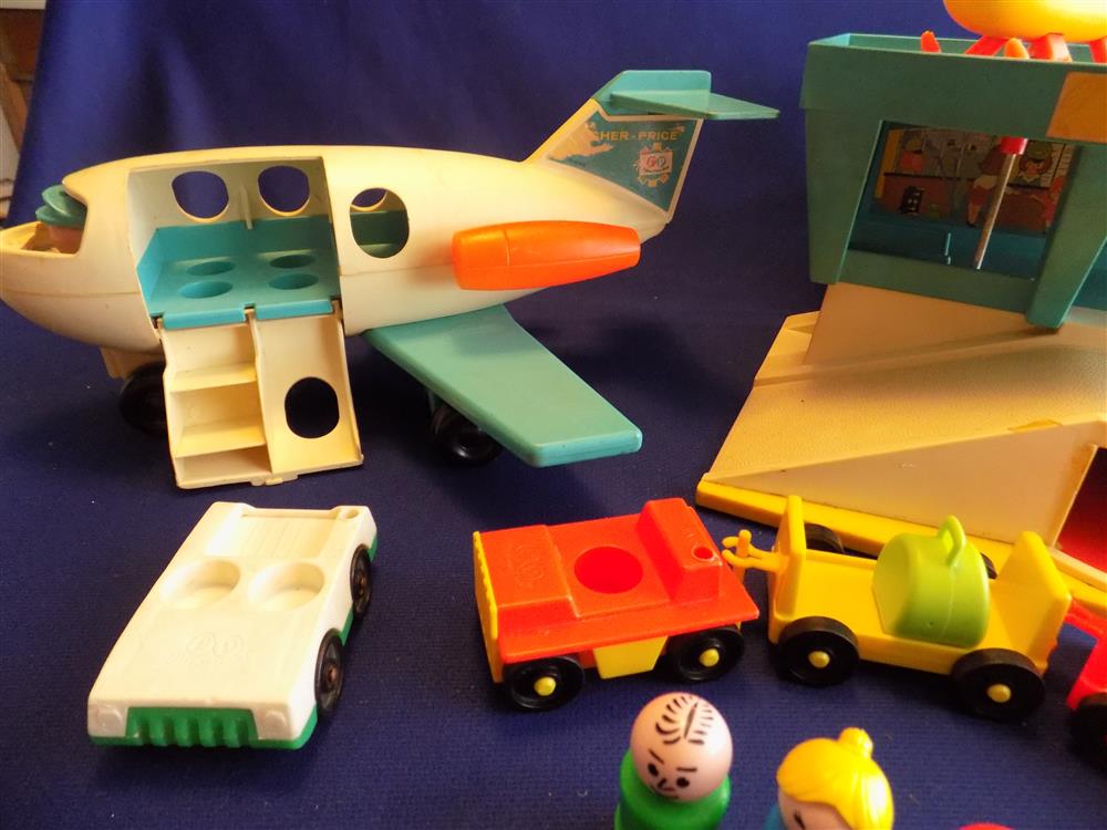 Fisher Price Little People Airport Airplane #996 Near Complete picture 18324