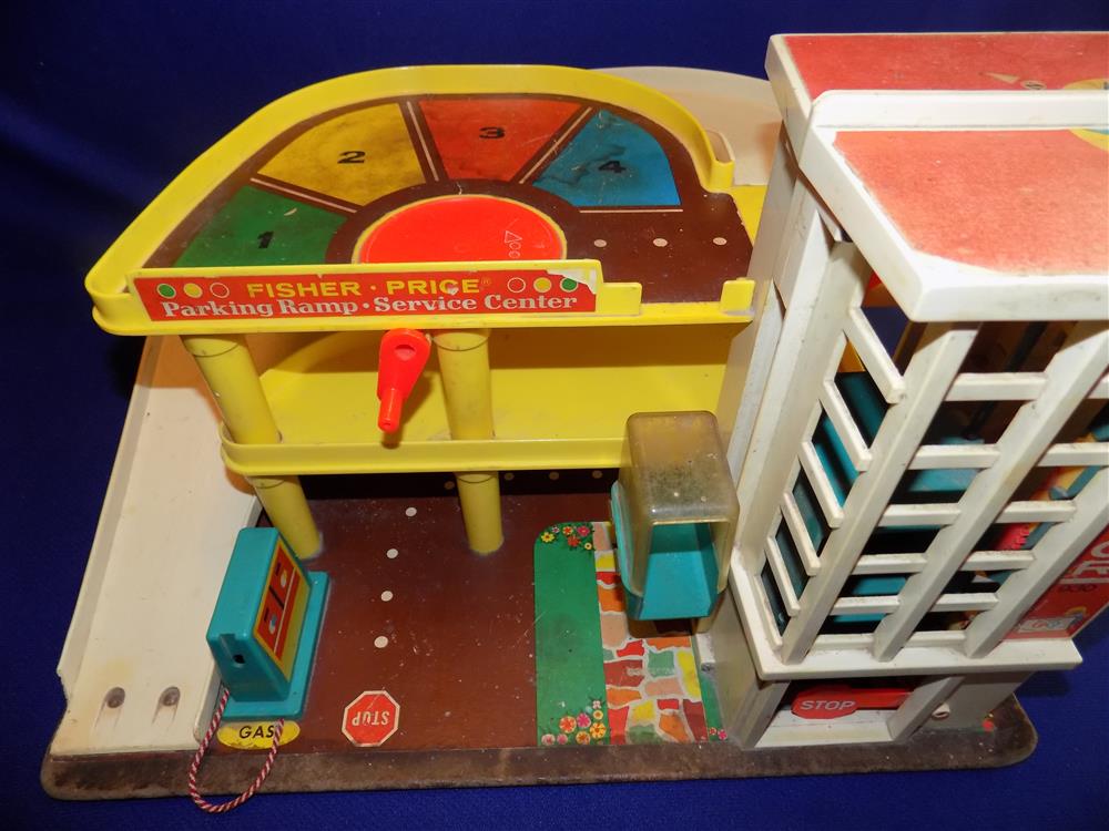 Fisher Price Play Family Action Garage #930 Vintage picture 17246