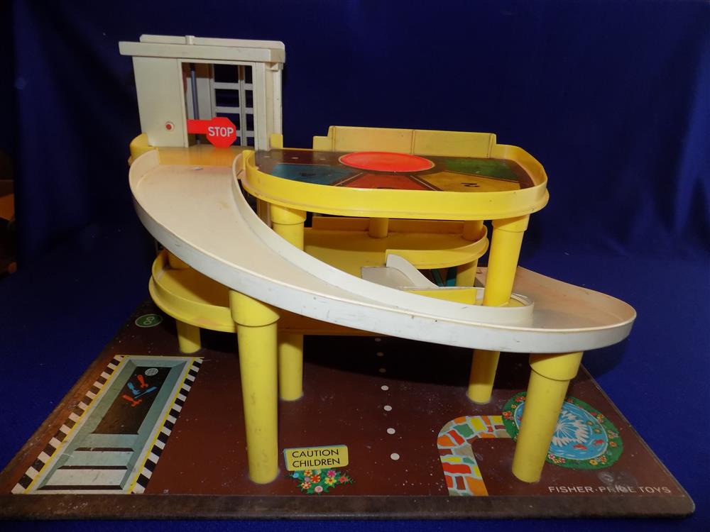 Fisher Price Play Family Action Garage #930 Vintage picture 17249