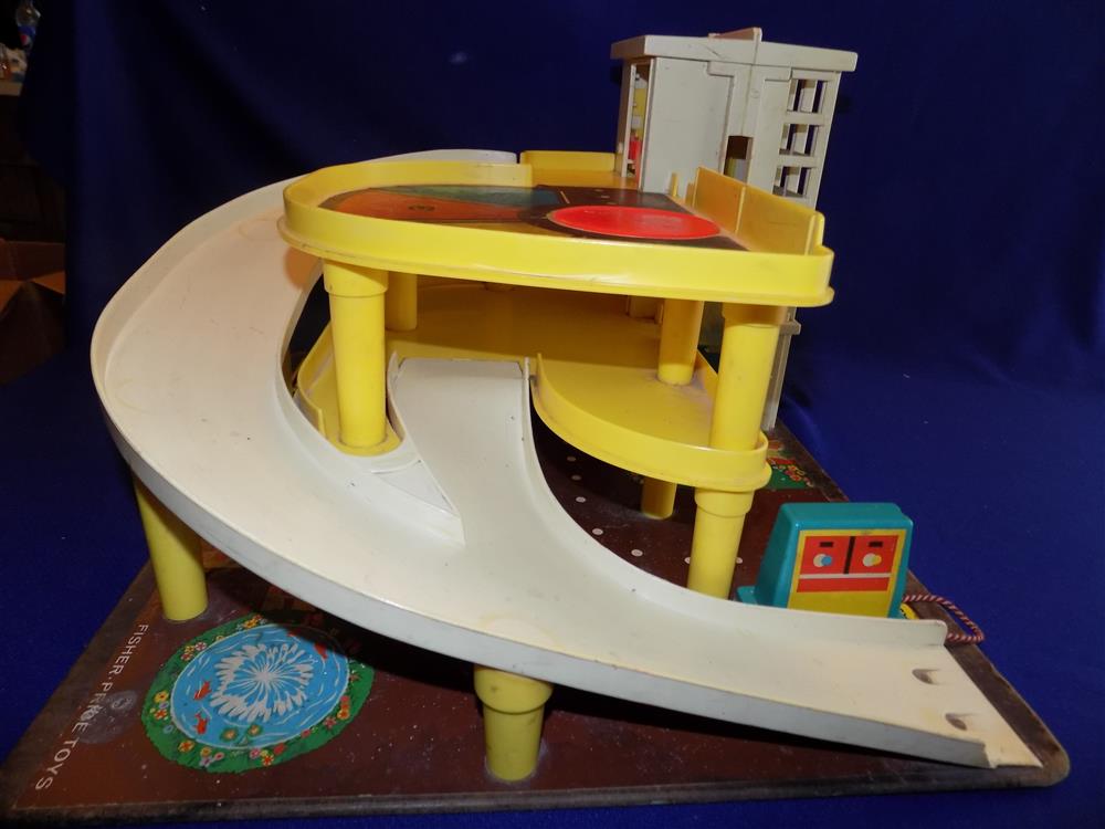 Fisher Price Play Family Action Garage #930 Vintage picture 17250