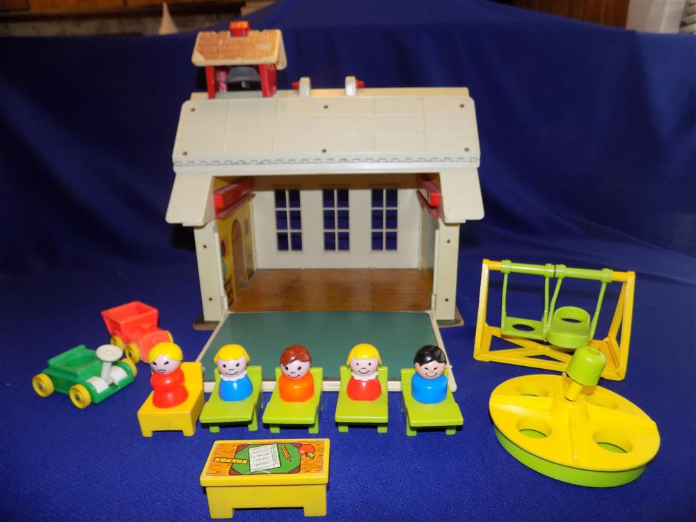 Fisher Price Little People School House #923 Not Complete picture 18302