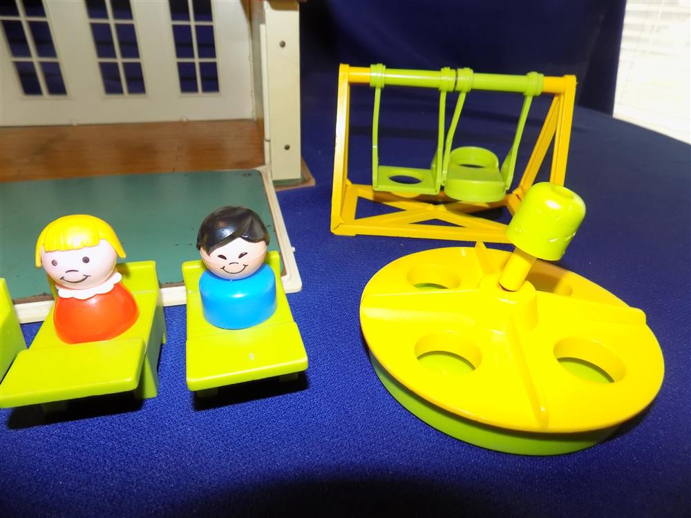 Fisher Price Little People School House #923 Not Complete picture 18303
