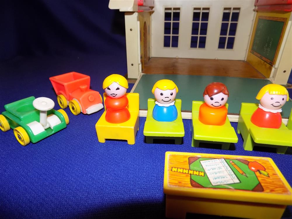 Fisher Price Little People School House #923 Not Complete picture 18304