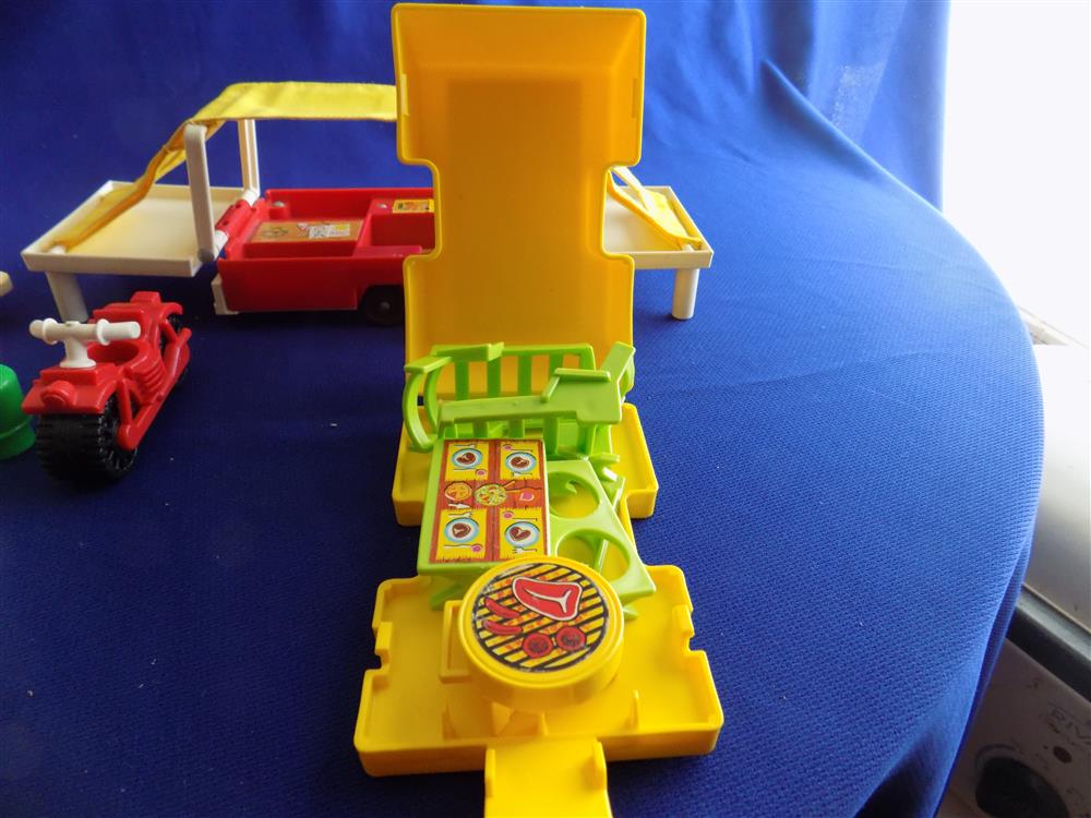 Fisher Price Little People Pop Up Camper Set #992 picture 18337
