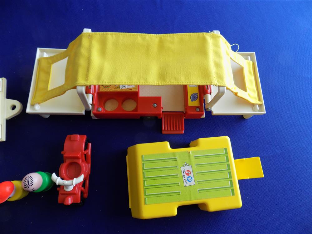 Fisher Price Little People Pop Up Camper Set #992 picture 18338