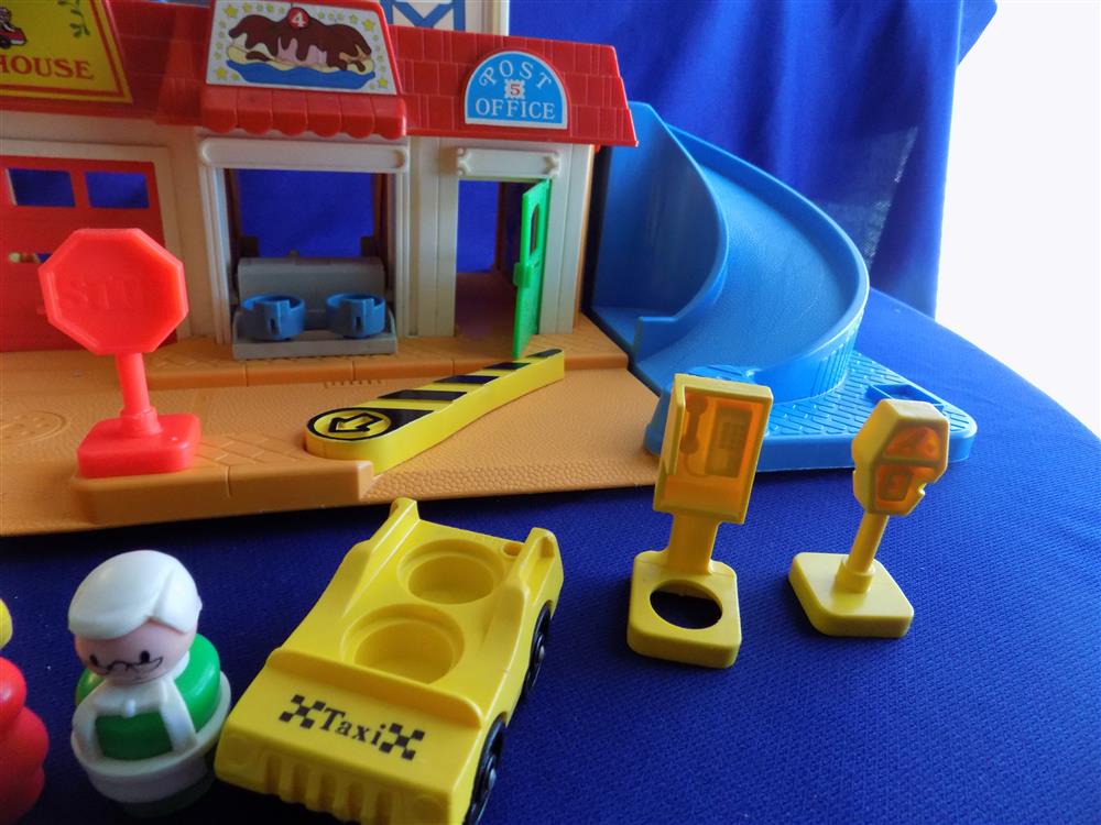 Fisher Price Little People Main Street #2500 Incomplete picture 18342