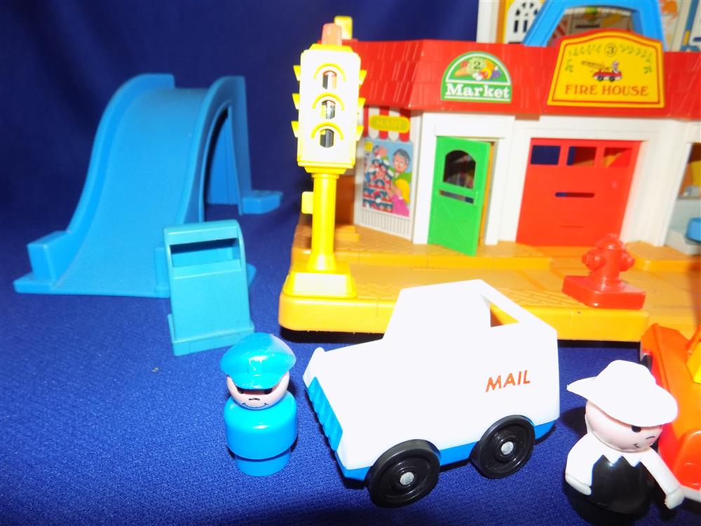 Fisher Price Little People Main Street #2500 Incomplete picture 18344